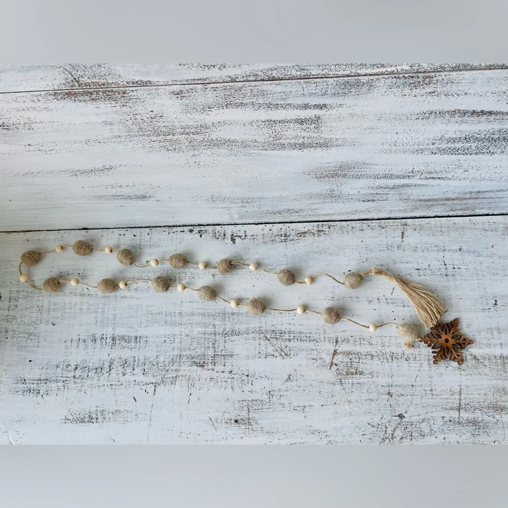*Snowflake and Tassel Garland